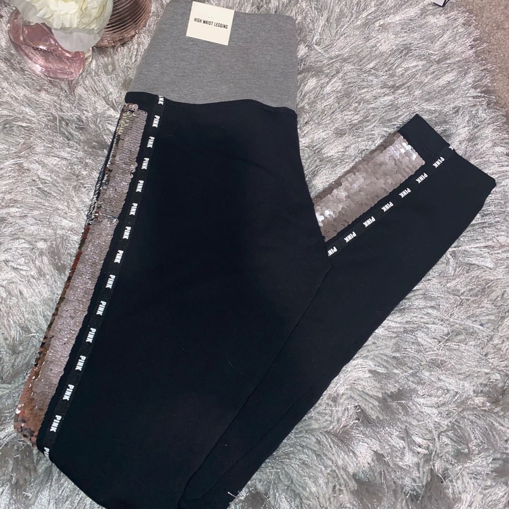 Sequence Victoria’s secret PINK Yoga pants
